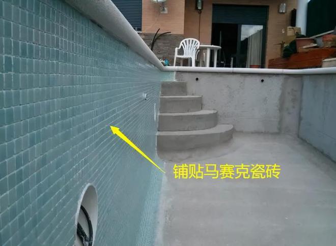 老爸闲不住,好好的院子非要现浇个泳池,没想到邻居纷纷夸赞!