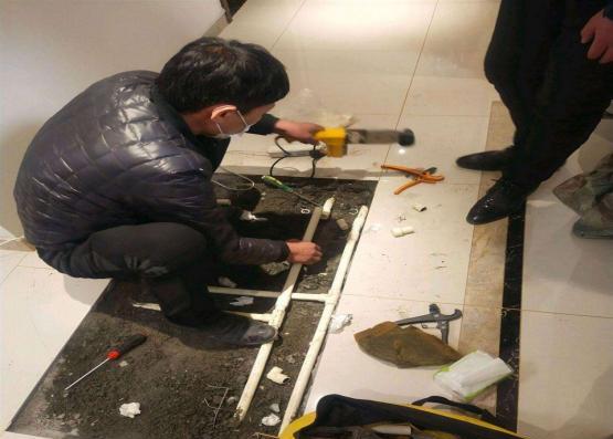 地暖被扒掉，更多人开始装暖气片？业主坦言，有四点地暖比不了