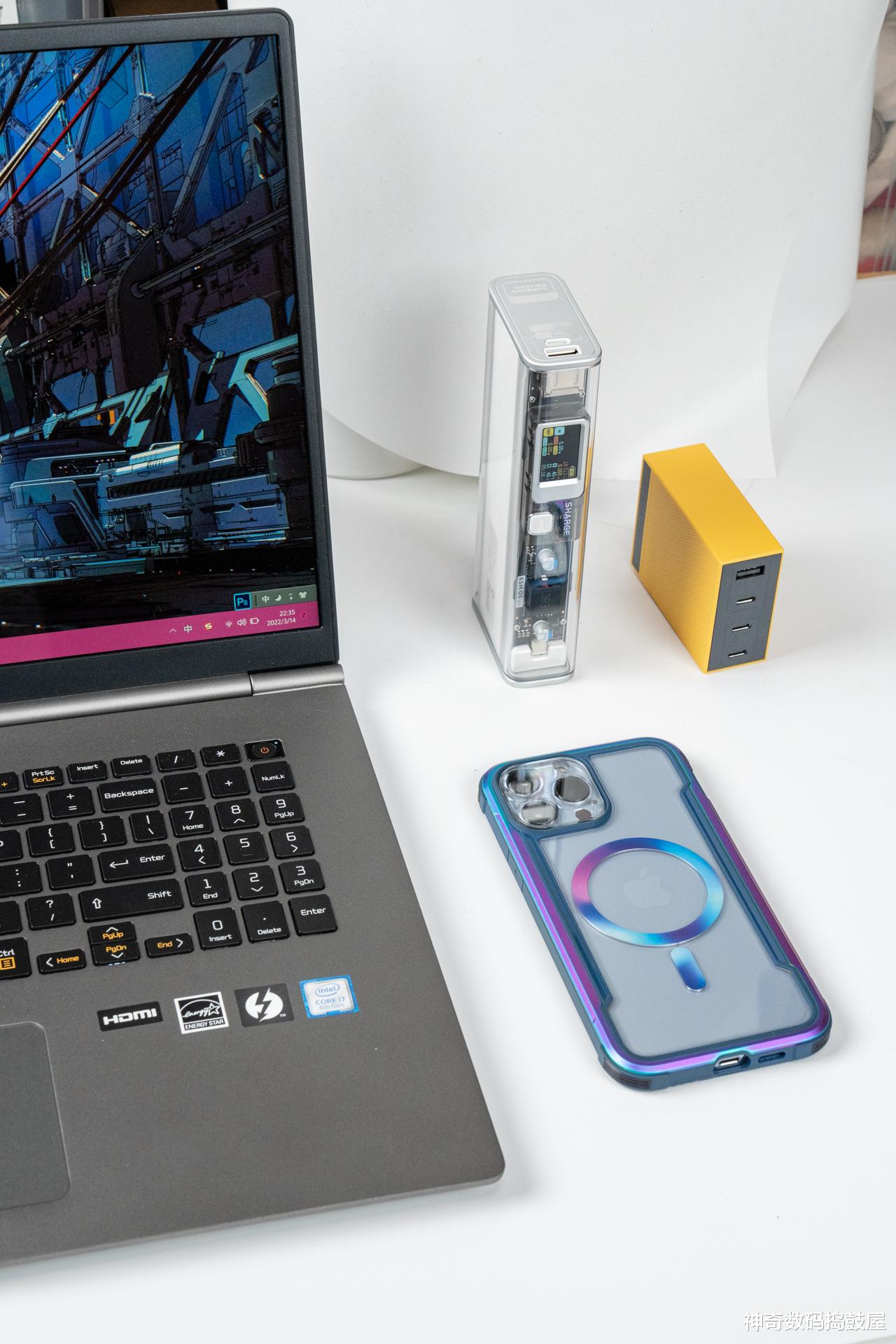 移动电源|延续赛博朋克透明美学，探索新元素：闪极130W 银翼探索版 移动电源