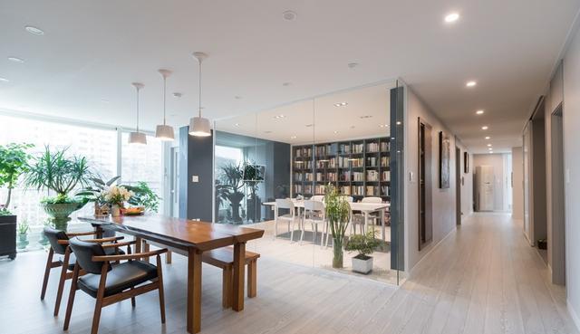 240足足有4个书房,一家几口各用各的,互不打扰,越看越大气