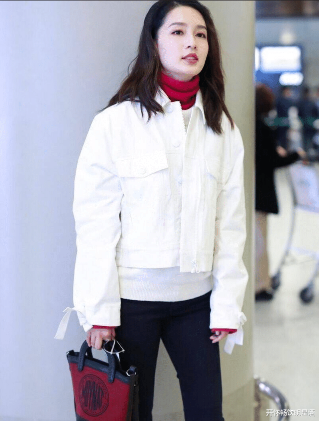 李沁|“火柴棒”的紧身牛仔裤，李沁女神的红嘴唇，网友：太迷人！