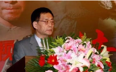 2004年, 主持人杜鹃死在自家车下, 死因扑朔迷离, 9年之后丈夫受贿入狱