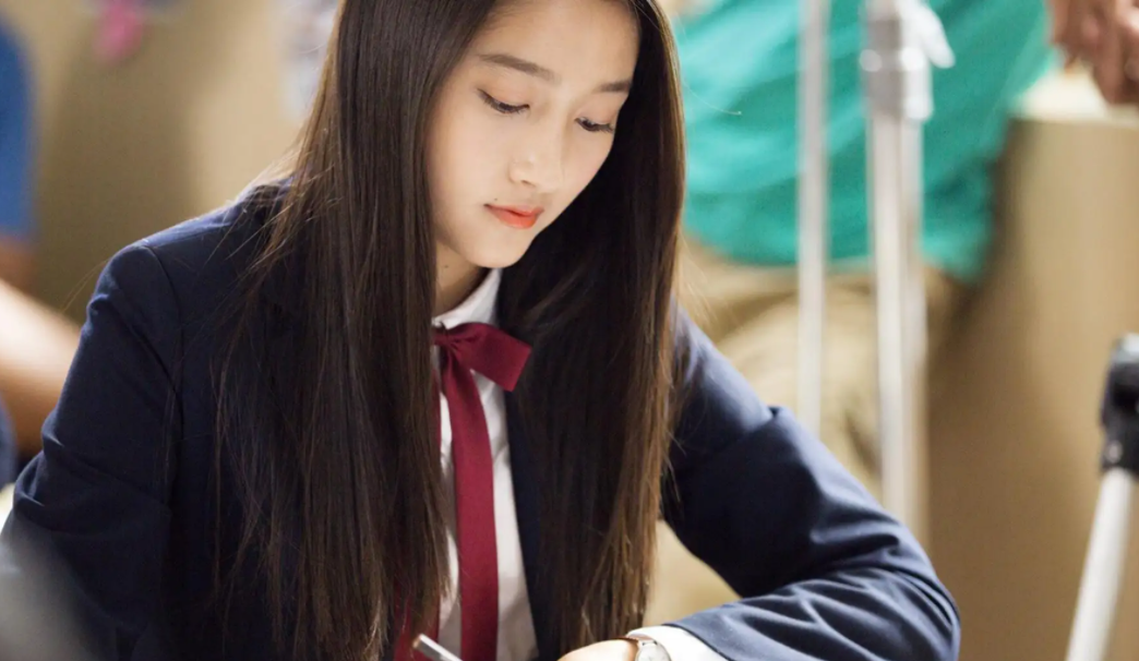 鹿晗|世界尽头在编制? 关晓彤刘昊然上岸鹿晗四次备考, 明星考编能更赚钱