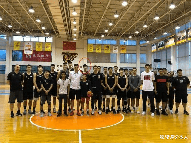 广东男篮|18岁，身高2米08！广东上调第一人诞生，朱芳雨目标明确