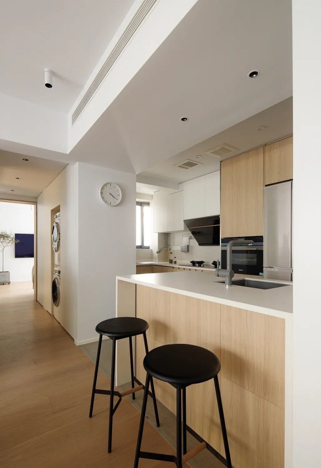 108平现代风三居，打造温暖有爱五口之家