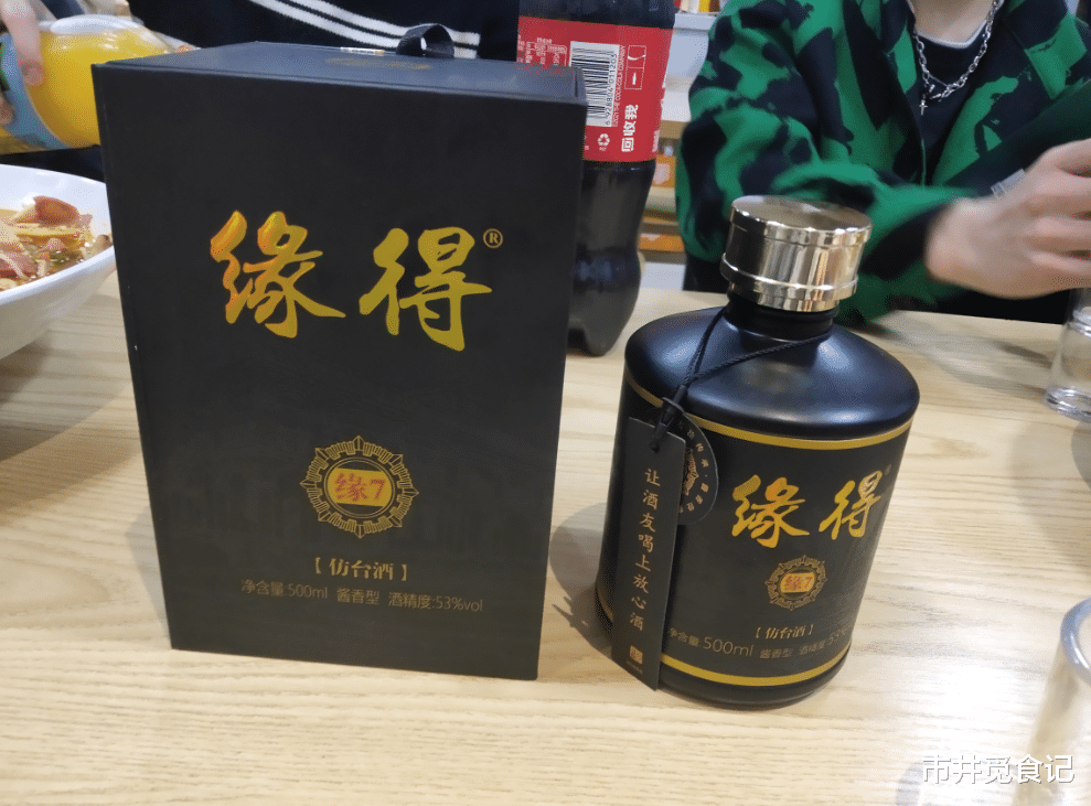 酒桌上，新人必学的“3大礼仪”，内行看门道，人缘好更不得罪人