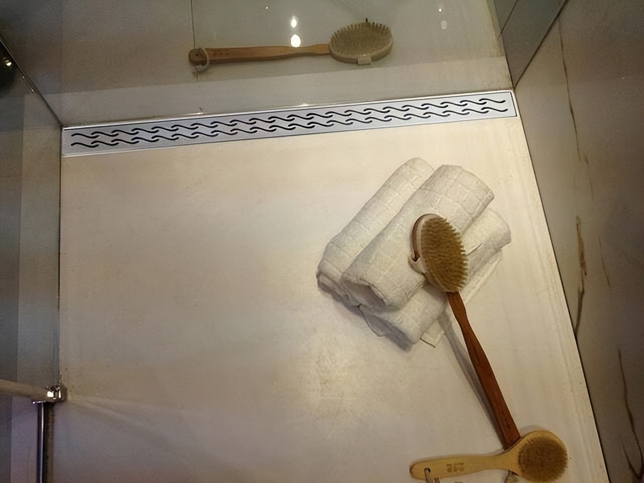 传统地漏已经过时了,聪明人都这样做,下水快还不堵,真有远见