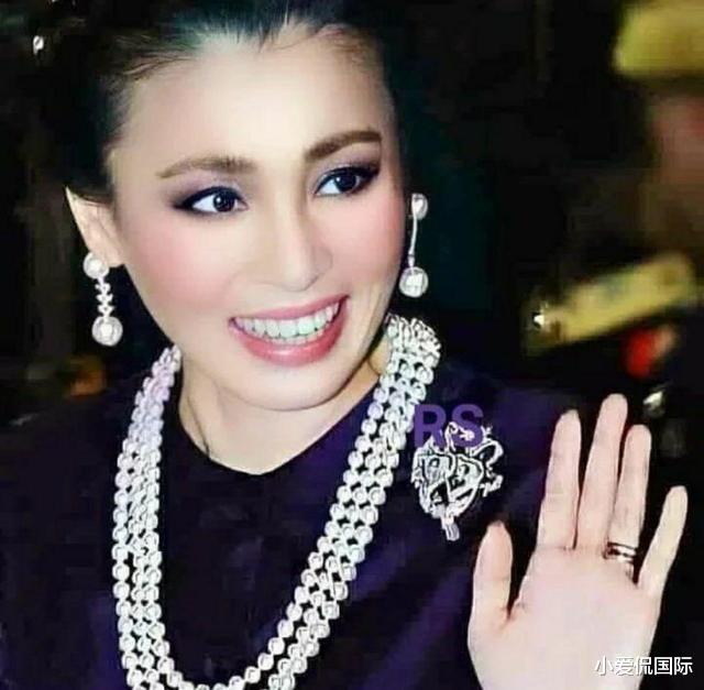 西拉米|素缇达庆生西拉米画像放在宫殿前，提帮功拒绝庆贺，泰后宫不平静