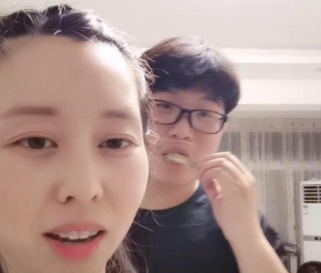 带货|妮妮首次开播人气过万，云昊帮忙助阵，与静静争夺人气引争议