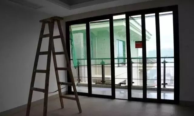 240㎡复式楼做婚房,我家楼梯间设计绝对是小区独一个!