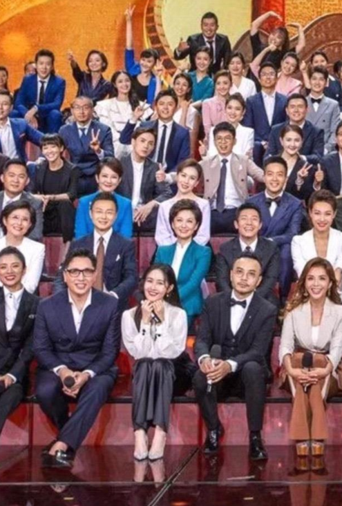 央视|最清纯女主持,颜值高实力强,主持大方,搭档央视主持朱迅不逊色