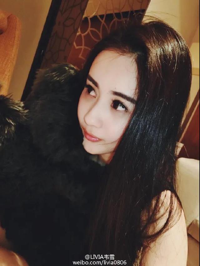 梁洛施|秒杀梁洛施、吴佩慈,二婚网红韦雪拒收4500万打胎,生儿子捞9亿