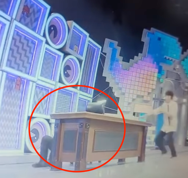 吴宗宪|60岁吴宗宪录节目意外摔倒!众人急忙冲上前搀扶,画面曝光太惊险