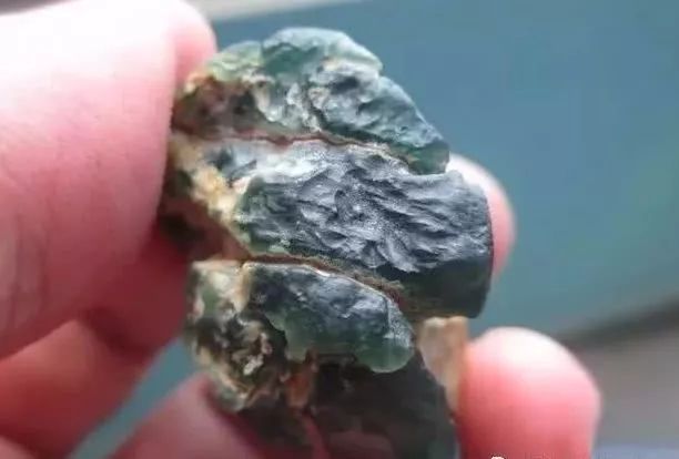 翡翠|以为是废石竟能枯木红椿