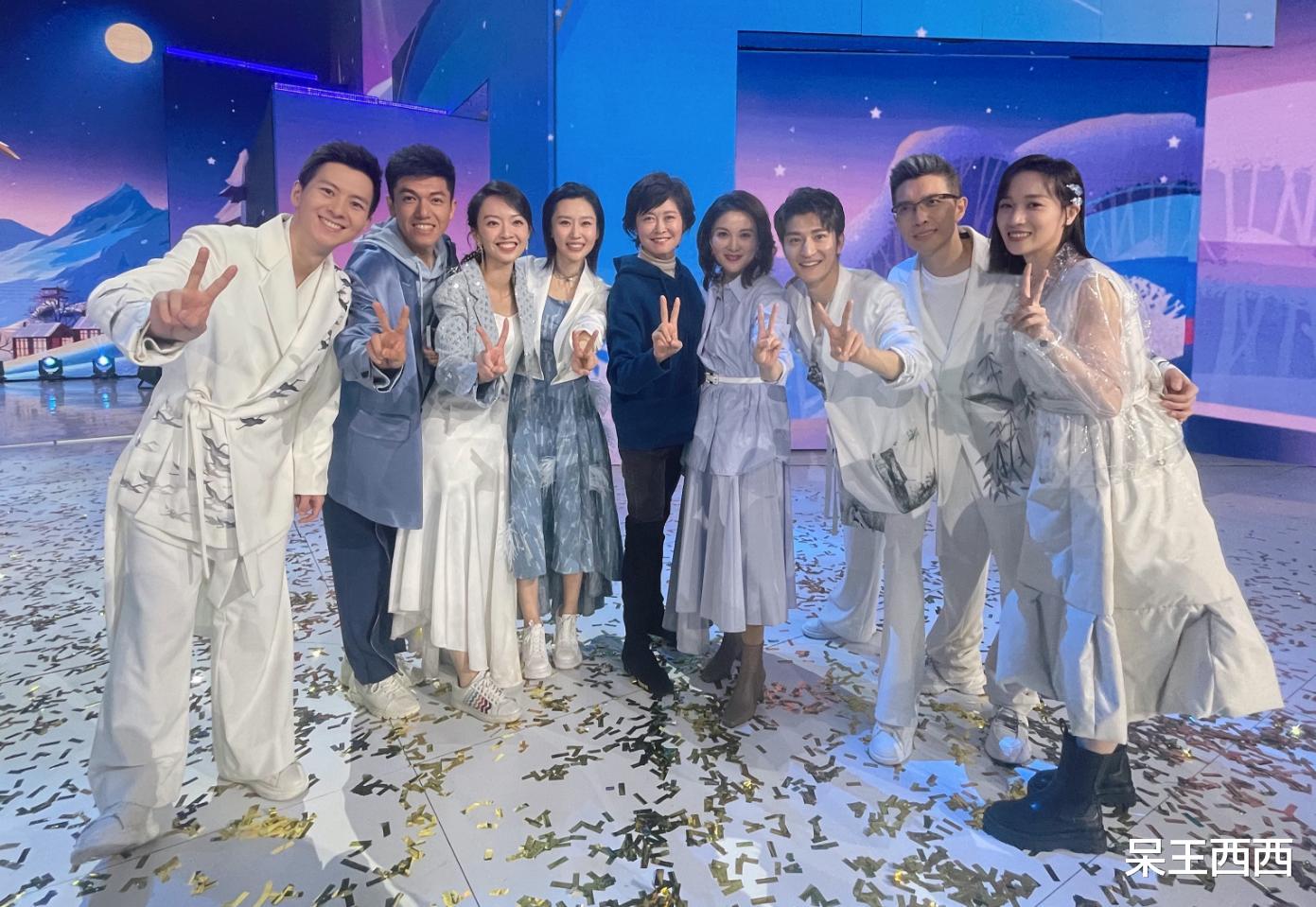 央视|央视逐渐向新媒体发力,年轻主持人被重用,王冰冰成意难平