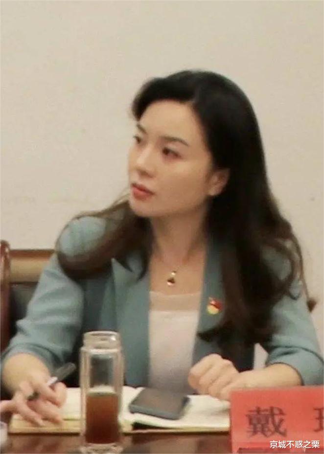 扬州美女副局长事件启示:体制内女性的职场禁忌