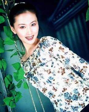 人体模特汤加丽:丈夫抛弃,父亲嫌弃,45岁仍单身,后悔了吗?