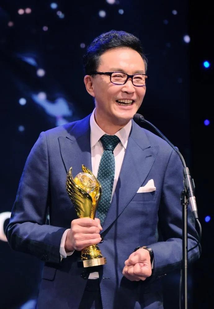 吴刚|演员吴刚:娶初恋岳秀清,结婚31年生下一明星儿子