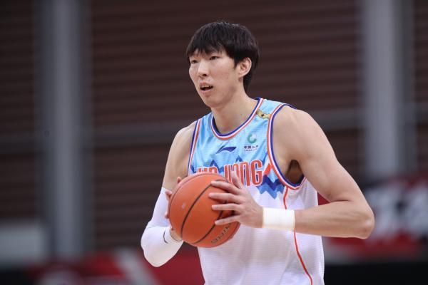 辽宁男篮|郭艾伦抢杨鸣饭碗，辽宁酝酿3换1交易，迎回内线核心