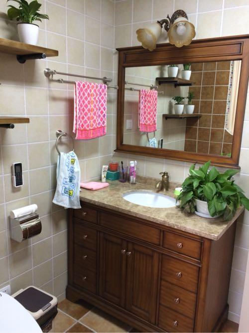 媳妇装新房,卫生间砌“半墙”,阳台成“绿森林”,被邻居赞爆了