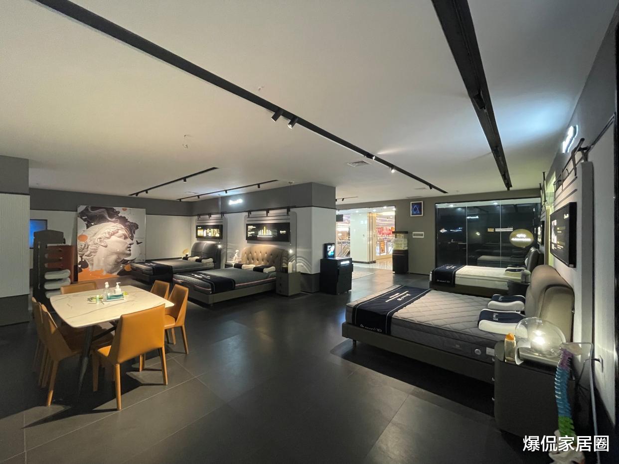 买了两张床垫,终于搞清楚“网购”和“实体店”有什么区别了!