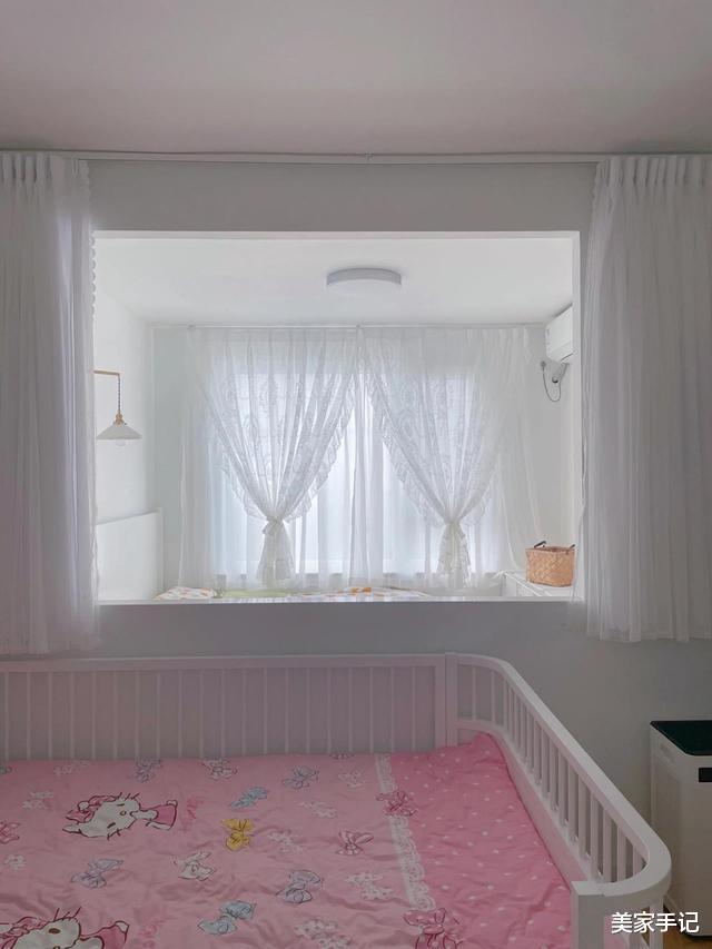 坚持断舍离的二胎妈妈,不买沙发茶几,将96㎡小家装修得“空无一物”,太漂亮了