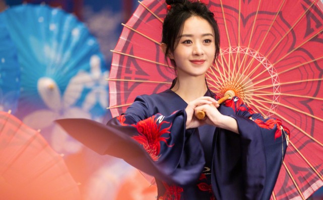 杨紫|杨紫和好兄弟邓伦拍广告大片，相比赵丽颖同款，这对拍摄深得人心