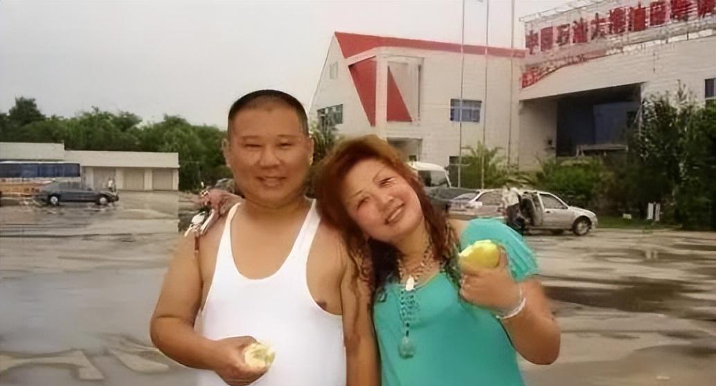 郭德纲|郭德纲曾解释为何没拜李金斗，却留下结婚、进团、拜师三个谜