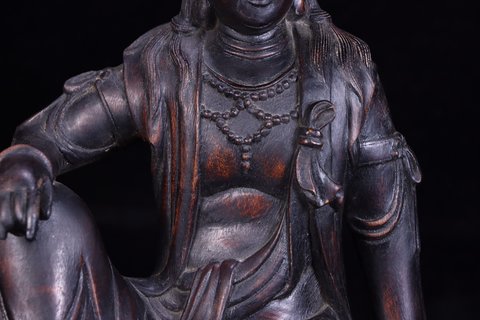 沉香木|回流：老沉香木雕自在观音摆件。