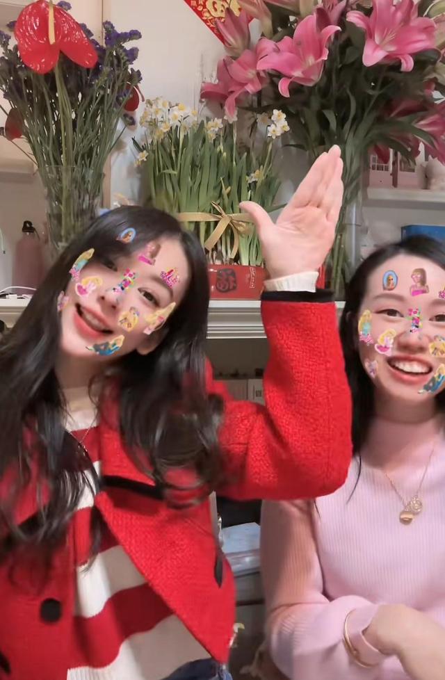 方媛|郭富城老婆方媛回老家探亲,与妹妹跳舞没架子,伸直腰部未怀三胎