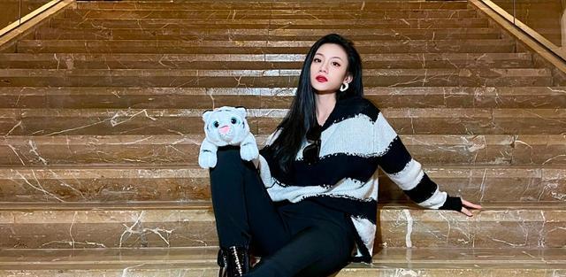 好声音|伍珂玥纯粤语新歌发布，听完之后梦回《好声音》，但也发现有欠缺