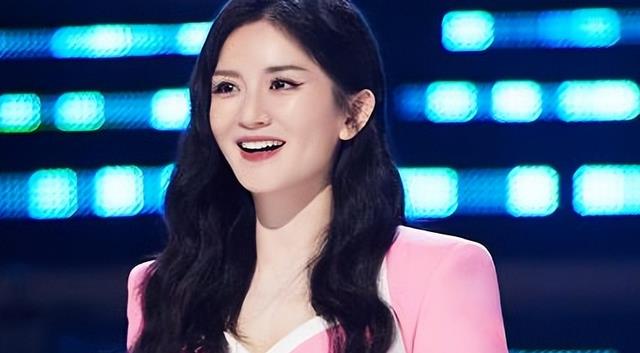 谢娜|谢娜:官宣要改行,亲自书写800字大作文告别主持界去做话剧演员