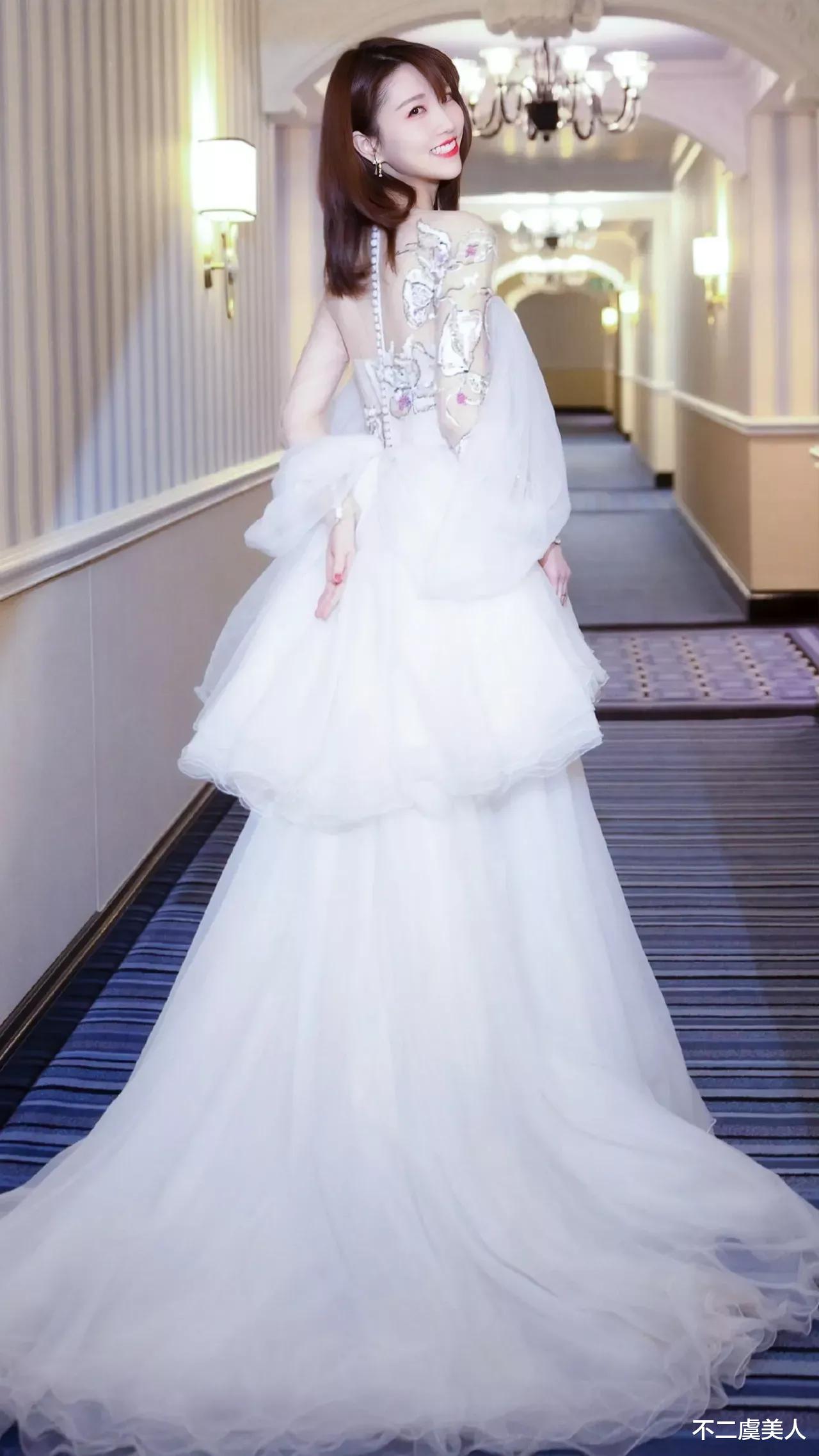 张纯烨|江苏卫视当红花旦张纯烨，主持界的第一长腿女神