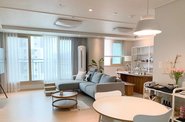 姐弟俩看上同一小区，买下70精装房又成了邻居，日后也能有照应