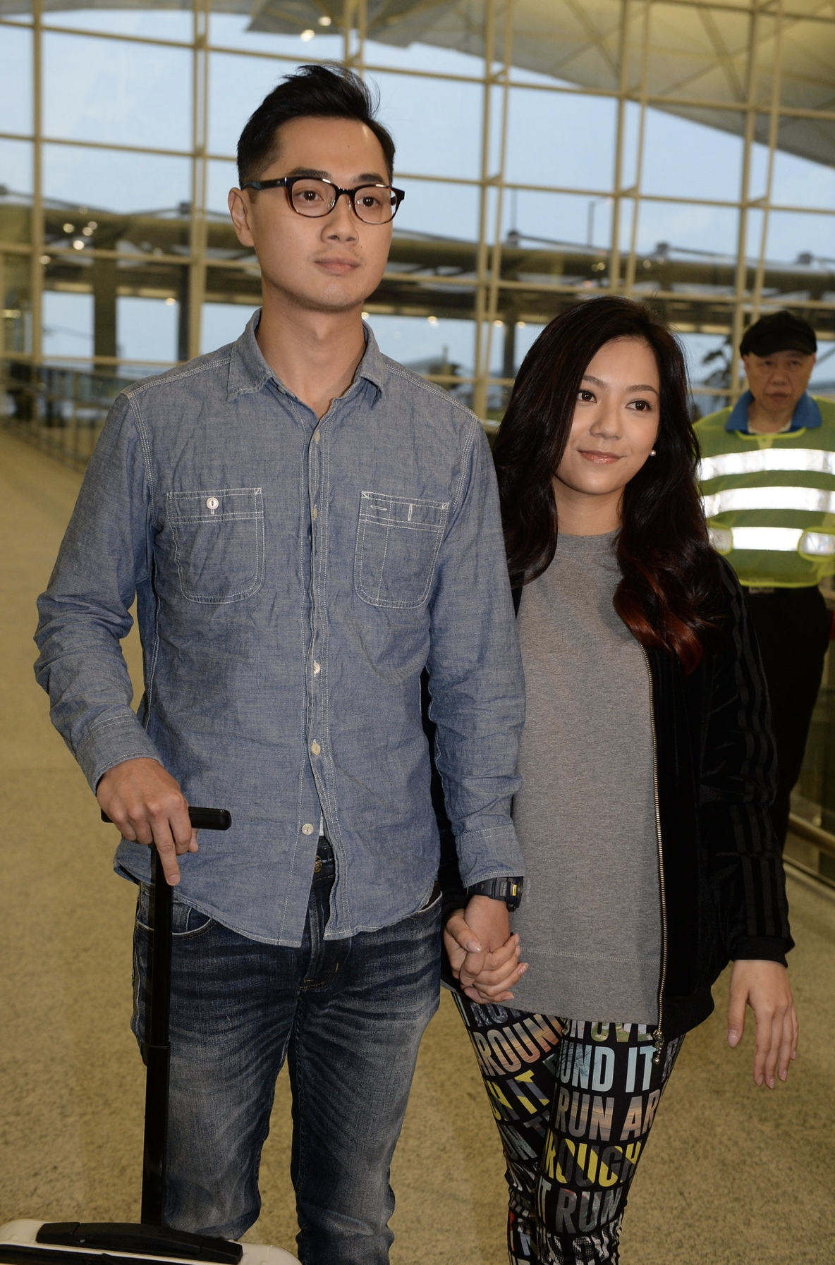 胡宇威|TVB“5亿驸马”升级当爸！兴奋到一蹦三尺高，富二代老婆一索得男