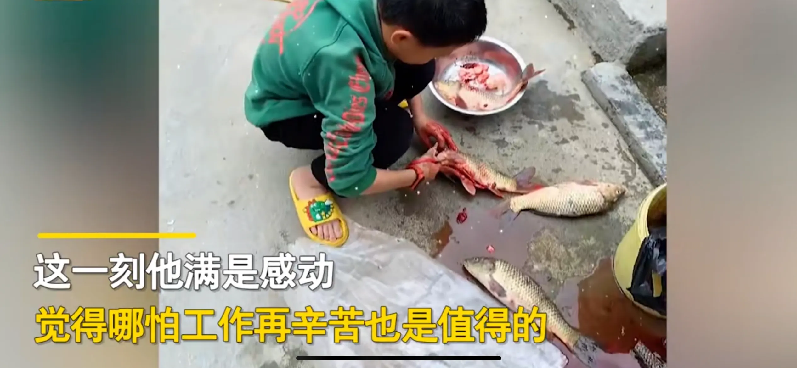 广东惠州,一名男子下班买菜回来,由于太累了,于是想休息一会