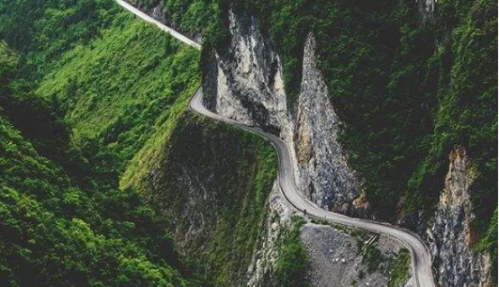 丽江旅游|全球最高的公路，海拔5231米，不少司机在此丧命，被称“生命的禁地”