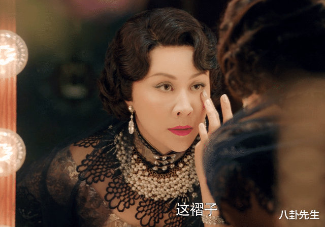 补水 冻龄女星谈保养都不承认做医美？有人靠喝温水，有人自认基因好