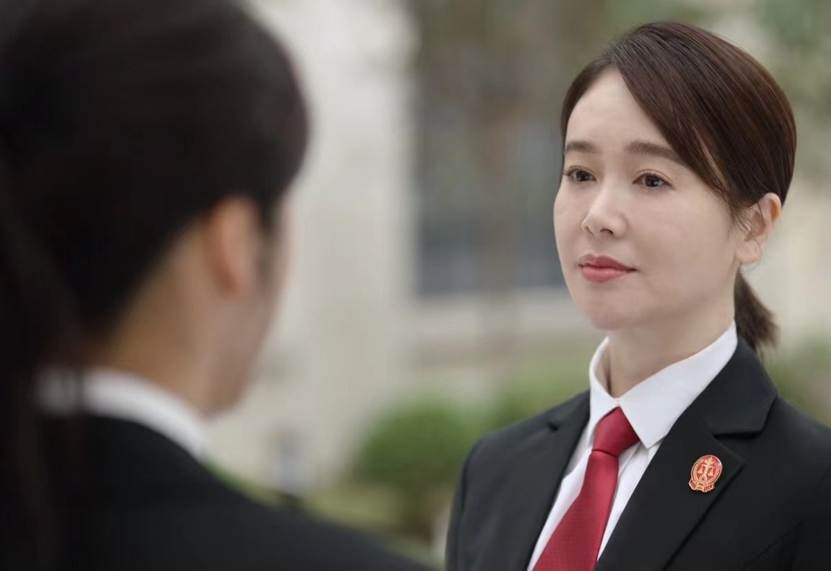 左小青|冲着左小青看的《底线》,却被出镜5分钟的84岁老戏骨给惊艳到了