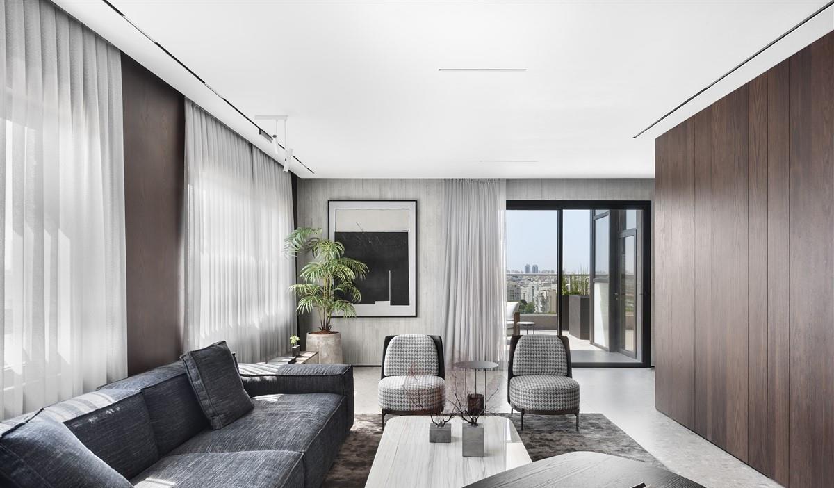 178㎡复式上下2层，装修大气雅致看不出一丝的俗气，大阳台好舒服