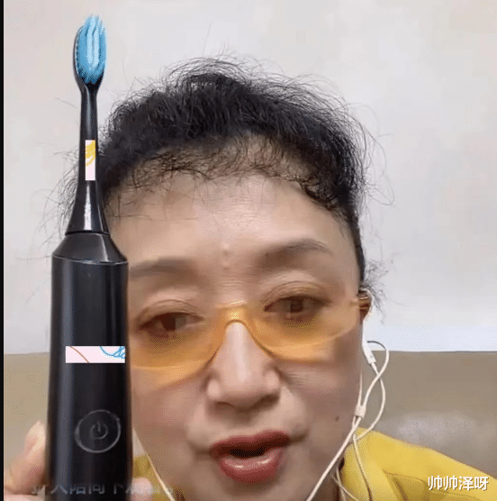 杨昆|演员杨昆破产别墅被卖，靠2500退休金生活，如今58岁无儿无女