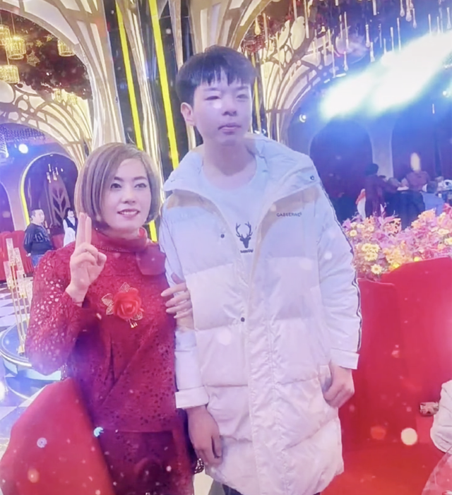 |刘学州被亲妈拉黑内幕曝光，亲爹4婚亲妈3婚，怕影响婚姻谁都不要