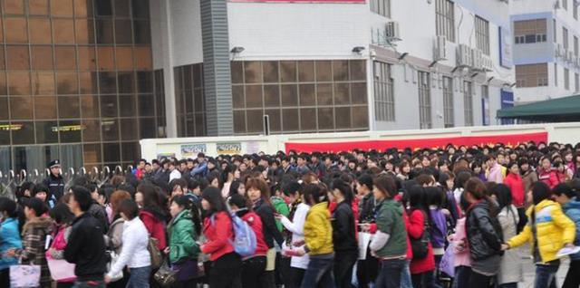 |富士康员工获赔1万元引争议，几万新员工又陆续返乡，算是良心企业