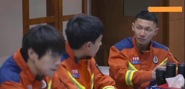 秦霄贤|一往无前的蓝:秦霄贤的几个问题太有水平,得到的回答令人泪目