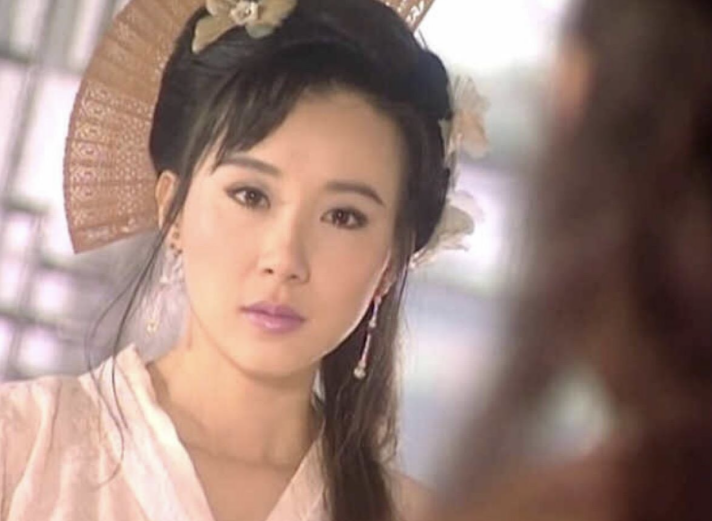 李若彤|“年轻时越美,老了越丑”的女星,把美都提前消耗掉了,一言难尽