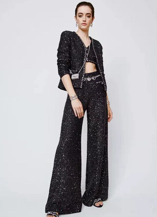 海清|45岁海清颜值大逆袭！穿香奈儿出席发布会造型封神，比周迅还漂亮