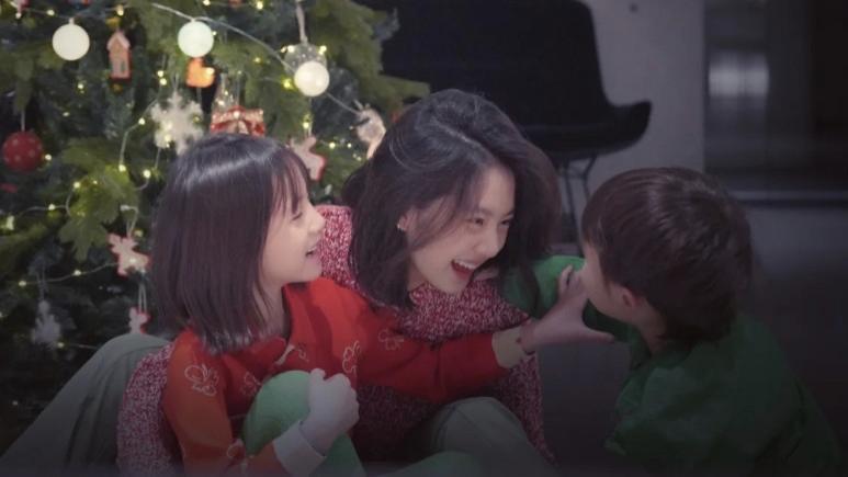 黄磊|黄磊三个儿女过圣诞，多多带弟弟妹妹跳舞好欢乐，分享弟弟正面照