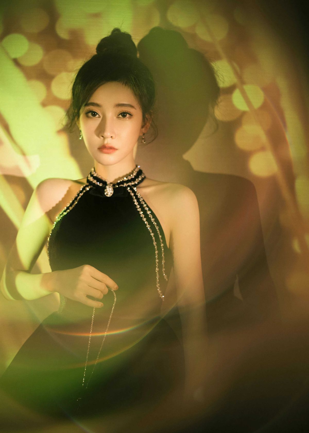 明星素颜|冯提莫伪素颜妆太绝了!妈生好皮让人羡慕,五官更是超精致