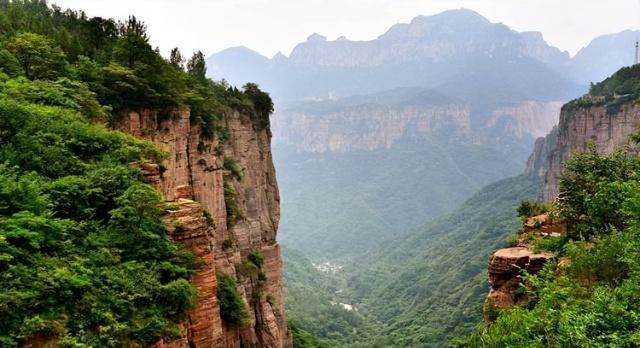 挂壁公路|中国最危险的村庄，坐落在壁立千仞的山崖上，你知道是哪吗