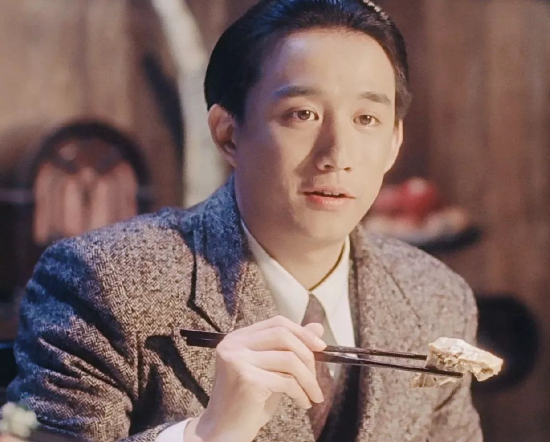 刘奕君|表面“戏路窄”，实际是实力派的演员，有人19年演同一角色14次